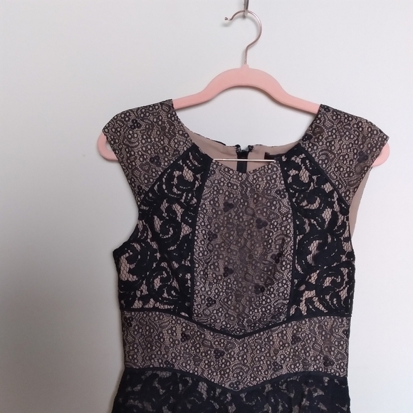 BCBGMaxAzria Black Tiered Lace Overlay Sleeveless Cocktail Dress Size 4 - Picture 7 of 16